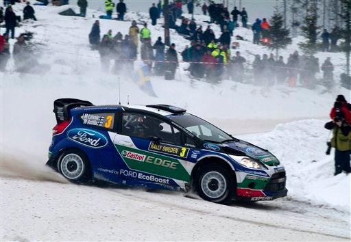 Con el éxito del finlandés, Ford consigue su sexta victoria consecutiva en el rally de sueco. (FOTO: AP)