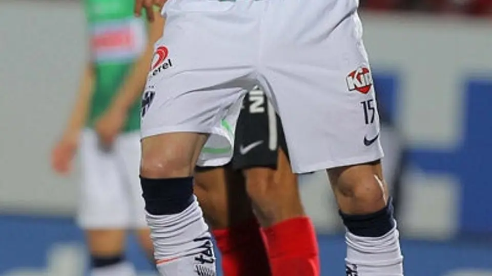 Los Rayados sufren en los minutos finales