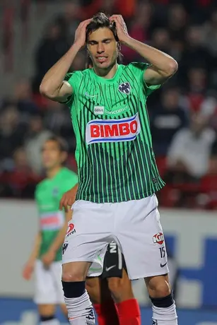 Los Rayados sufren en los minutos finales