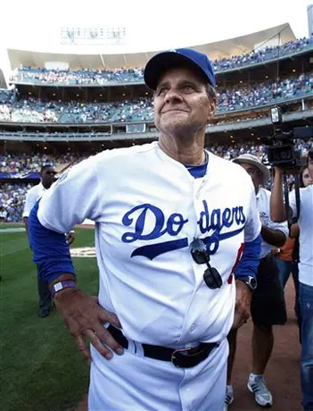 Joe Torre renuncia como vicepresidente ejecutivo de la MLB