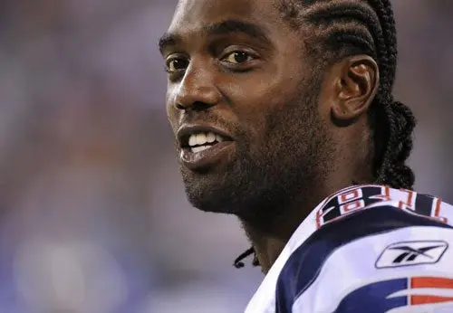 Randy Moss se queda con 49ers