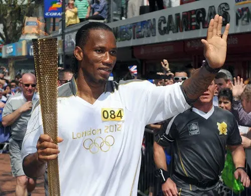 Drogba portó la antorcha olímpica