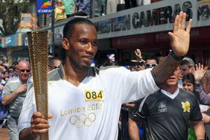 Drogba portó la antorcha olímpica