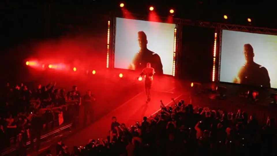 Kane aplasta al 'cumpleañero' Randy Orton