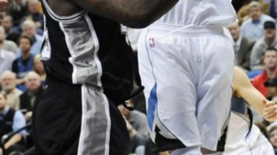 Ginóbili se lesiona en la derrota de Spurs 96-106 ante Timberwolves