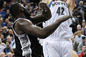 Ginóbili se lesiona en la derrota de Spurs 96-106 ante Timberwolves