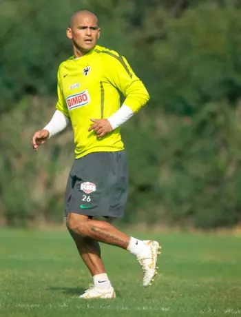 En Brasil siguen deseando la dupla de Suazo y Love