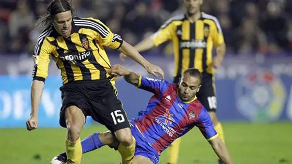 Zaragoza empata 0-0 y sigue en problemas de descenso