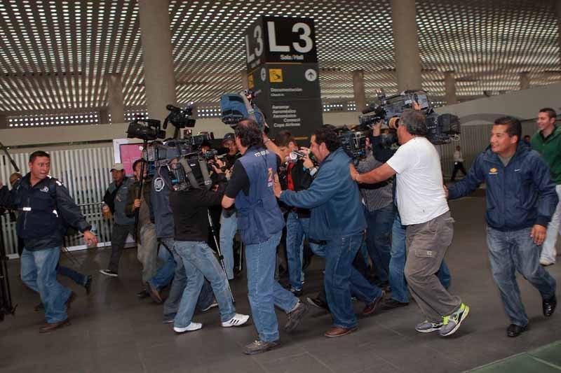 Oribe Peralta fue el único que se atrevió a dar pequeñas delcaraciones. FOTO: CHRISTIAN FAURE