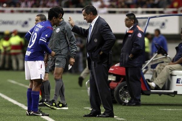 Meza no dejó de dar indicaciones. FOTO: MEXSPORT