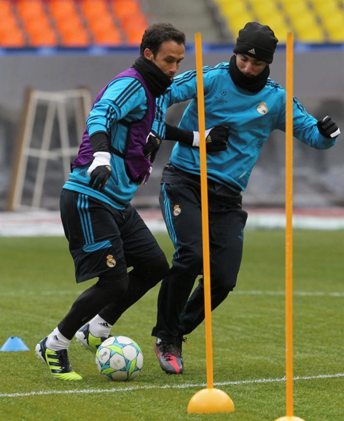 El equipo se enfrenta al fuerte frío. FOTO: EFE