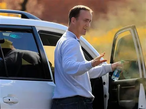 Manning se reúne con Titanes