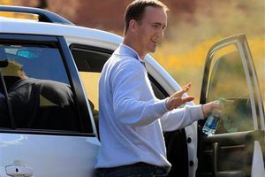 Manning se reúne con Titanes