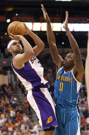 Ayón anota 4 puntos en la derrota de Hornets