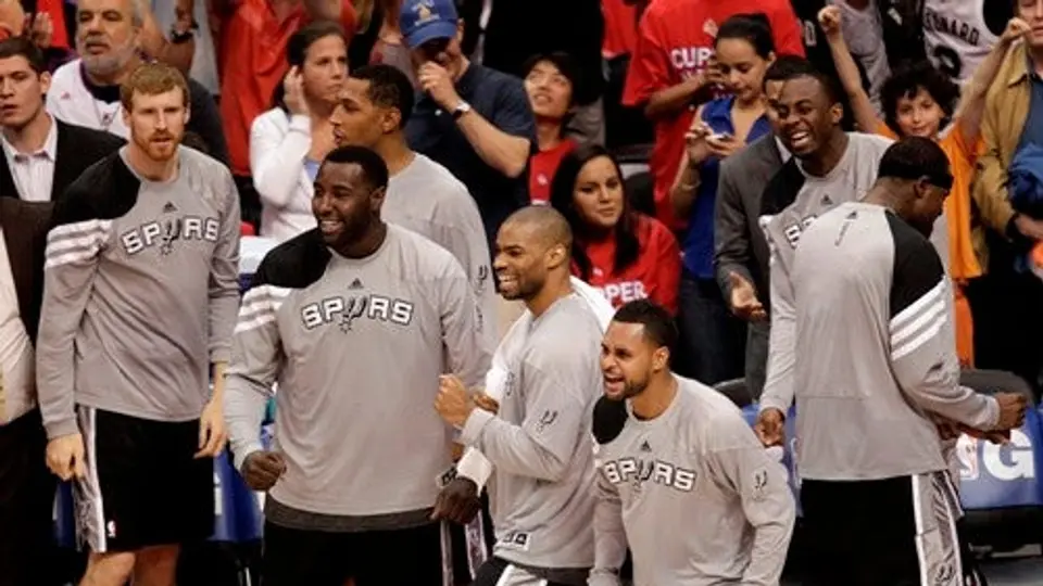 Spurs barren con Clippers también