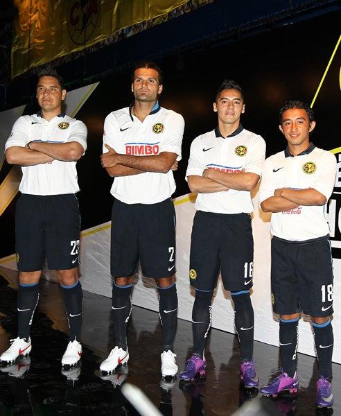 Las Águilas lucirán una playera blanca en algunos partidos del Clausura 2012 (FOTO: MIGUEL PONTÓN)