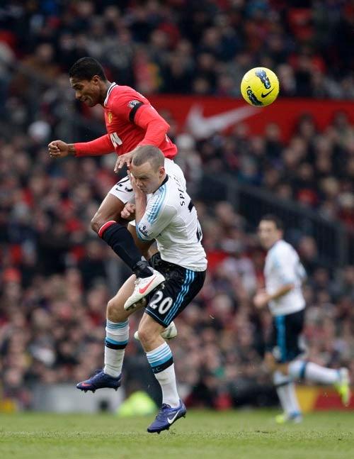 Manchester United superó 2-1 al Liverpool en el Teatro de los Sueños (FOTO: AP)