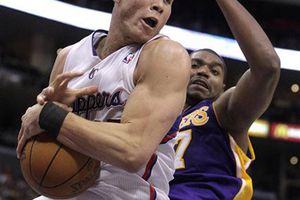 Clippers se impone 102-94 a Lakers