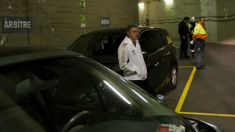 Mourinho reclamó en el estacionamiento al árbitro del Barcelona-Madrid