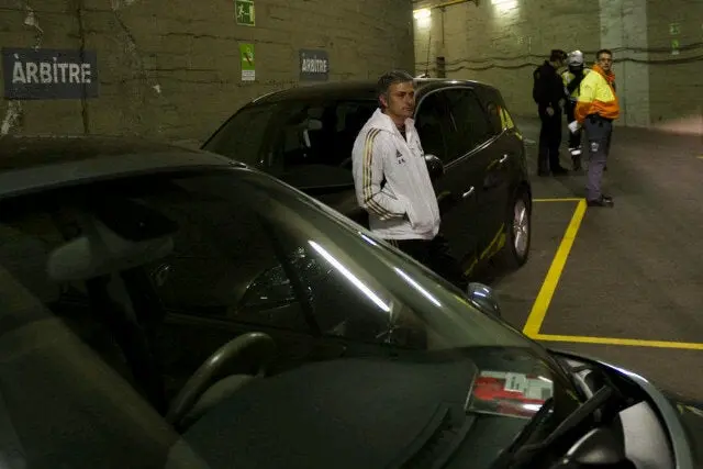 Mourinho reclamó en el estacionamiento al árbitro del Barcelona-Madrid