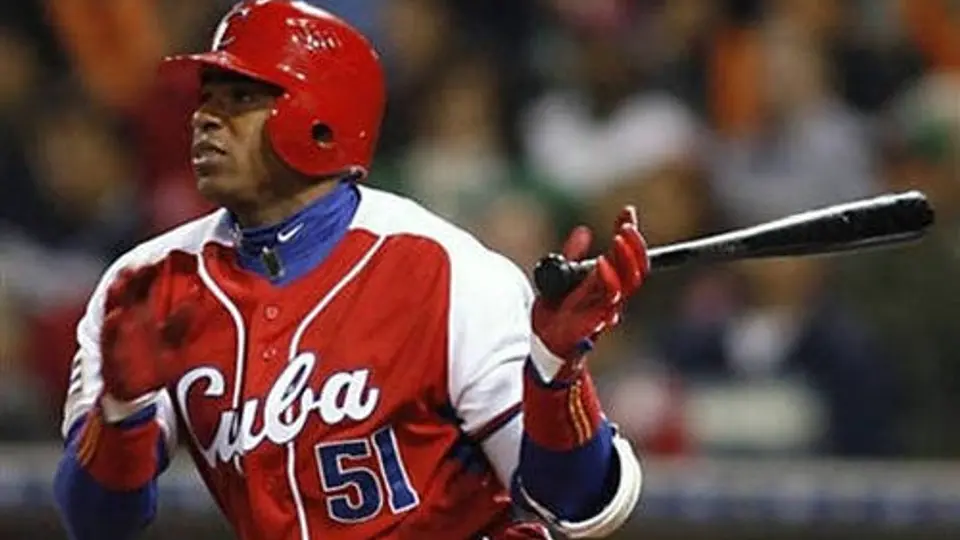 Céspedes firma con Atléticos por 36 millones y 4 años