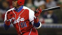 Céspedes firma con Atléticos por 36 millones y 4 años