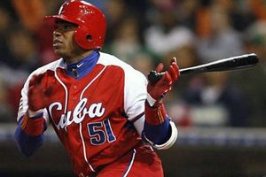 Céspedes firma con Atléticos por 36 millones y 4 años