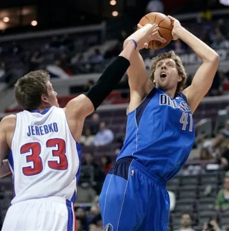 Dallas derrota sin complicaciones 100-86 a Detroit