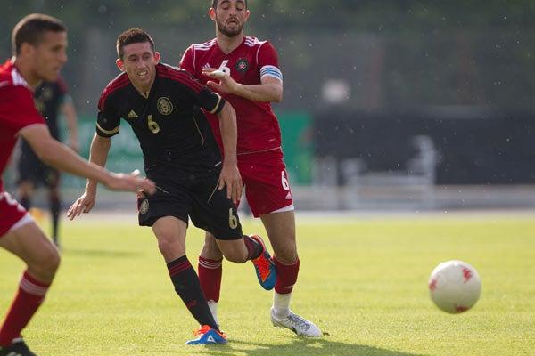 Hector Herrera busca el esférico | MEXSPORT