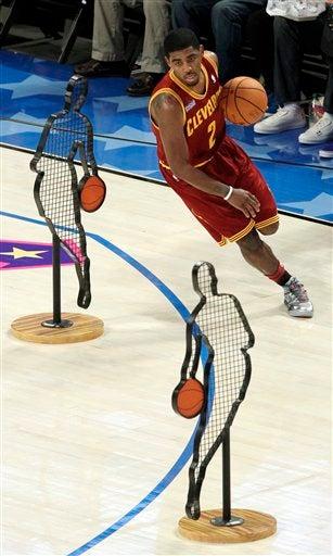 Kyrie Irving hizo lo propio en el desafío de habilidades. FOTO: AP