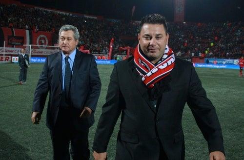 Los técnicos se saludaron antes de arrancar el juego | MEXSPORT