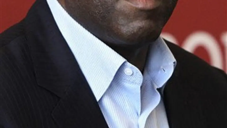 Grupo del Magic' Johnson acuerda compra de Dodgers