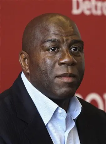 Grupo del Magic' Johnson acuerda compra de Dodgers