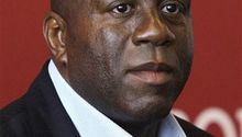 Grupo del Magic' Johnson acuerda compra de Dodgers