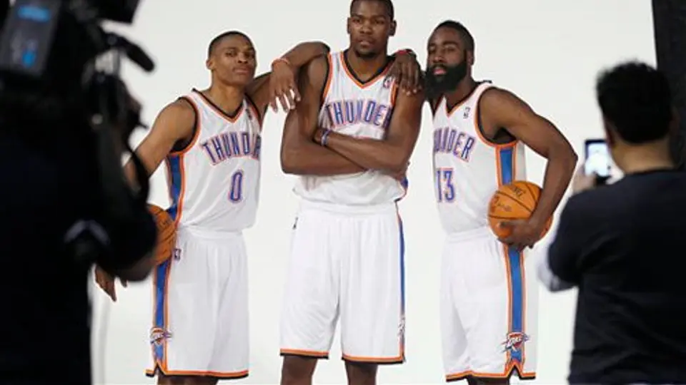 Thunder doblegó 108-96 a los Spurs