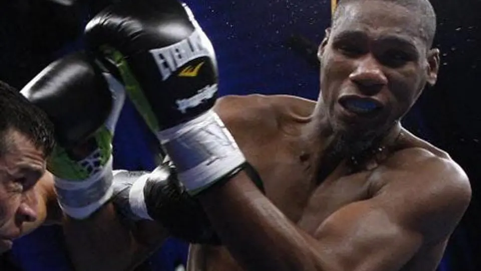 Rival del Canelo queda paralítico y se cancela la pelea