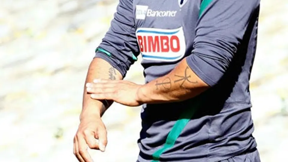 Suazo abre la boca