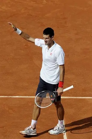 Djokovic avanza a segunda fase en Roland Garros