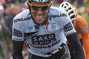 Presidente de la AMA llama "tramposo" a Contador