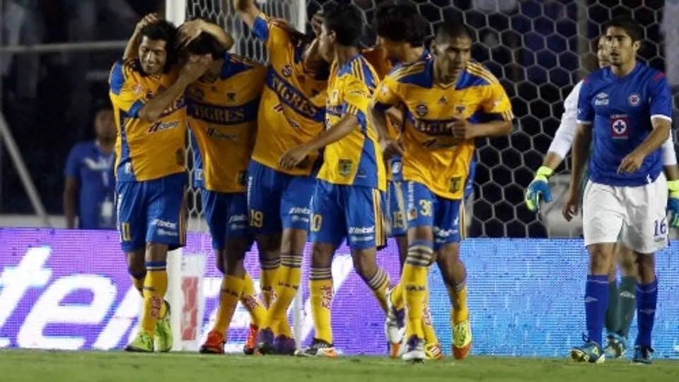 Tigres estrena título con empate a uno ante Cruz Azul