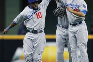 Dodgers se queda con el triunfo ante Milwaukee