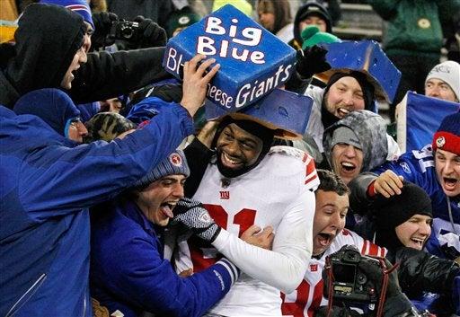 Kenny Phillips  celebra con fans de Gigantes. FOTO: EFE
