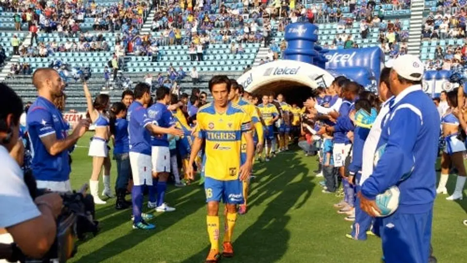 Cruz Azul realiza pasillo al campeón Tigres