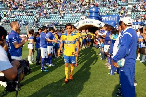 Cruz Azul realiza pasillo al campeón Tigres