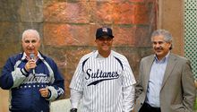 Lino Rivera fue presentado con Sultanes