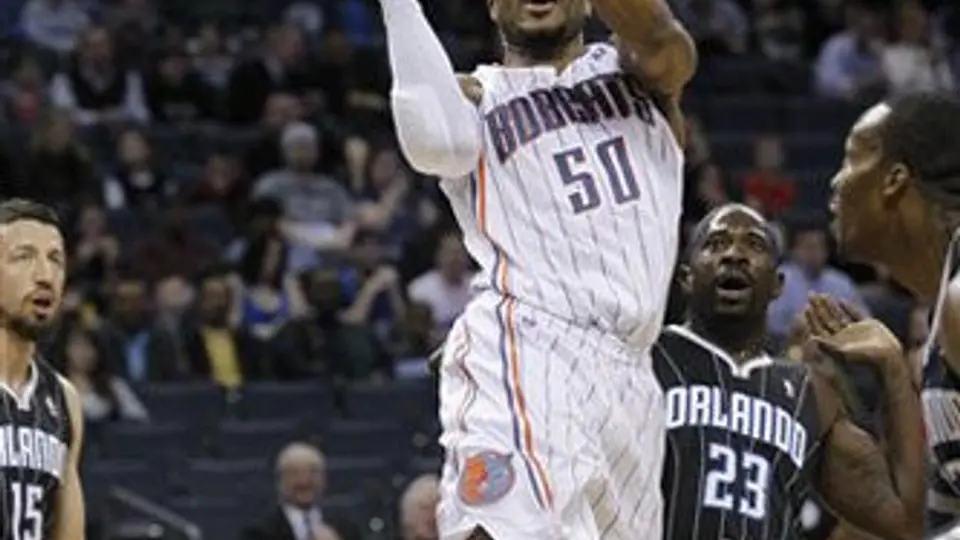 Nájera anota 7 puntos en la victoria de Bobcats