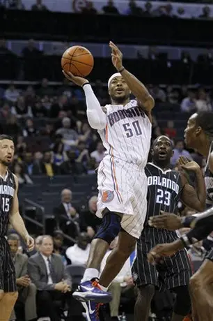 Nájera anota 7 puntos en la victoria de Bobcats