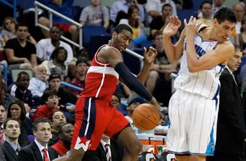 Ayón cerca de otro 'doble-doble' en nueva derrota de Hornets