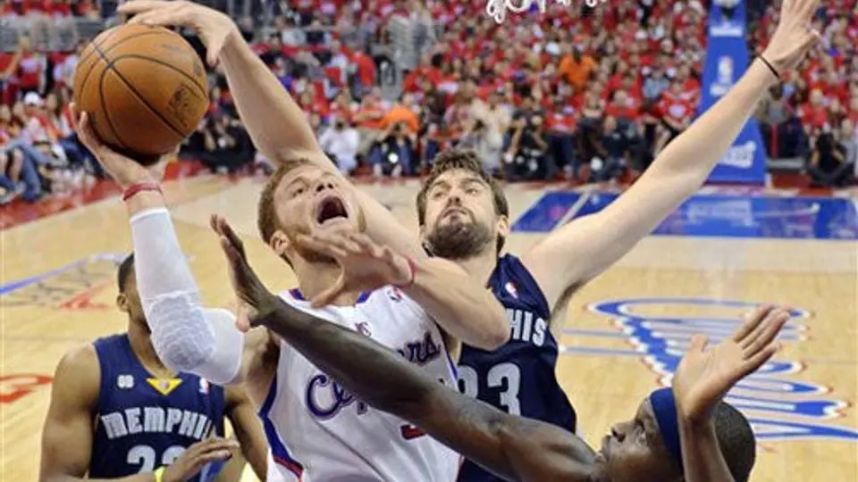 Clippers vencen a Grizzlies y se adelantan en la serie