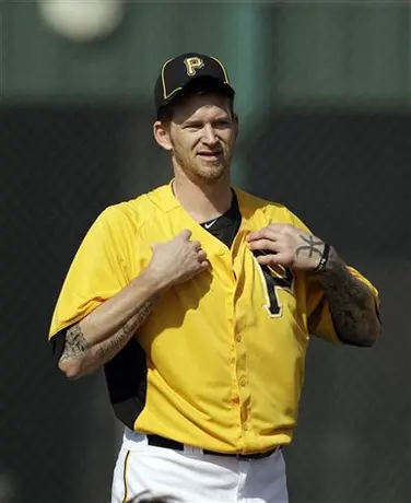 Burnett será baja entre 2 y 3 meses por operación en el rostro